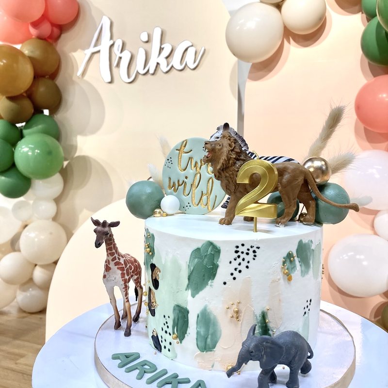 Two Wild safari cake with toy lion, giraffe and elephant